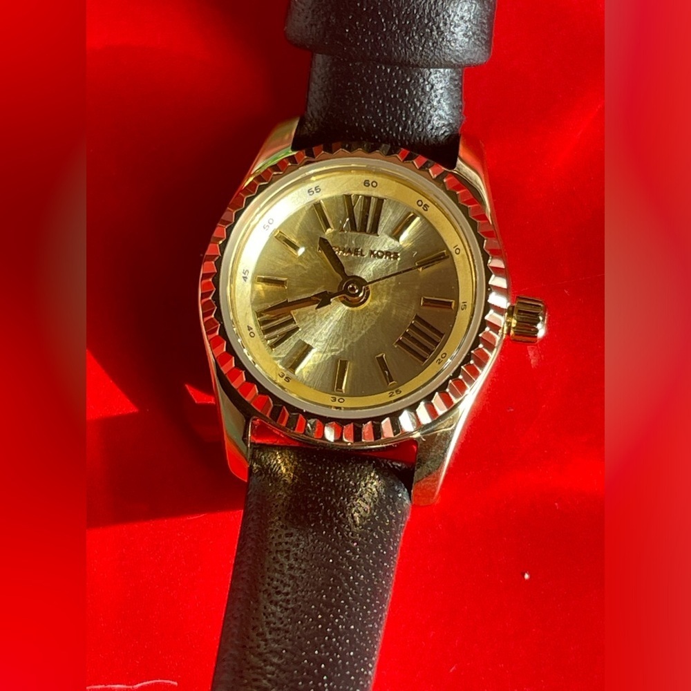 MICHAEL KORS WATCH,Michael Kors Gold and Black Watch - Picture 8 of 12